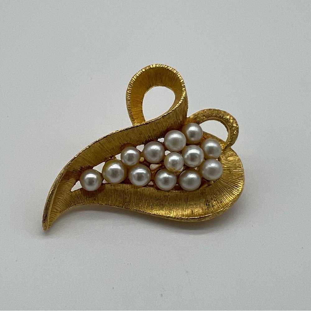 Vintage Leaf and Pearl Brooch